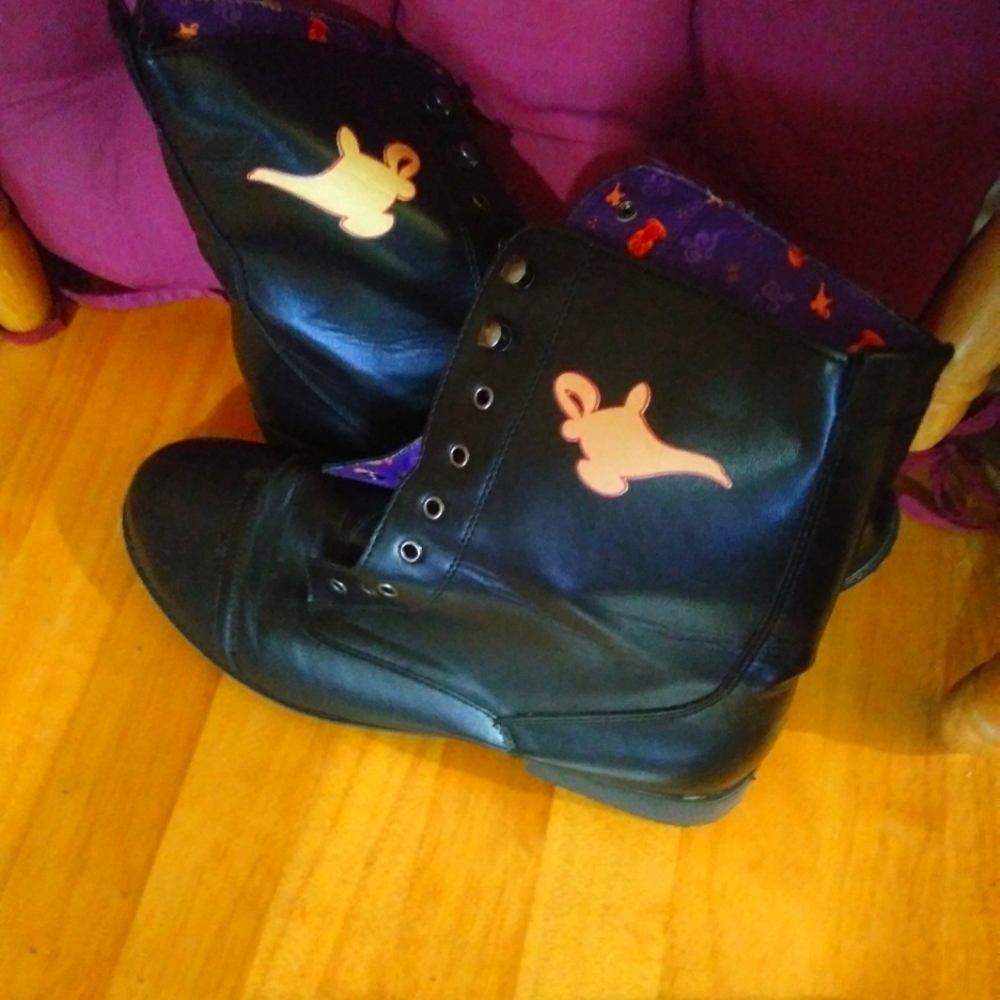 Aladdin "genie lamp" boots